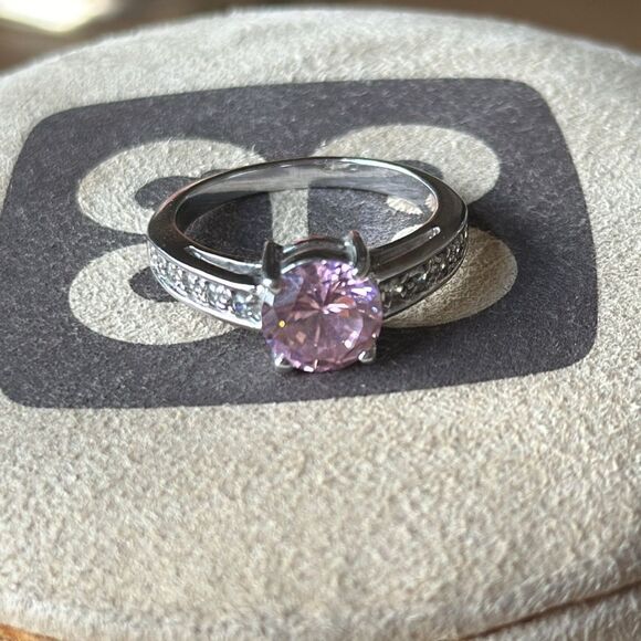 Vintage Pink Crystal Ring! - Picture 9 of 9